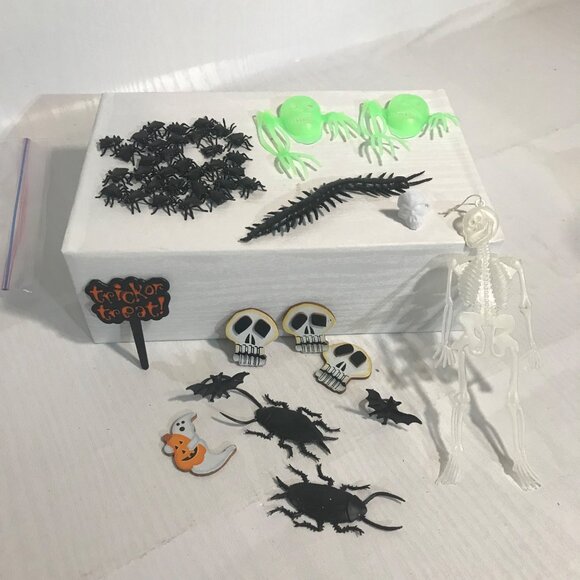 Halloween Creepy Crawly & Decor Set or Cake Deco Bugs Bats Skeletons Skull Sign - Picture 2 of 10
